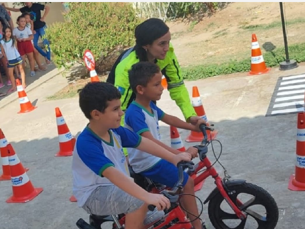 Prefeitura de Quixadá realiza atividades educativas sobre o trânsito nas escolas do município