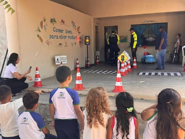 Escolinha de Trânsito Itinerante ensina crianças do Bairro Renascer a respeitar as leis de trânsito